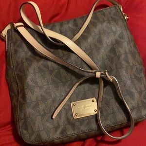 Michael kors crossbody